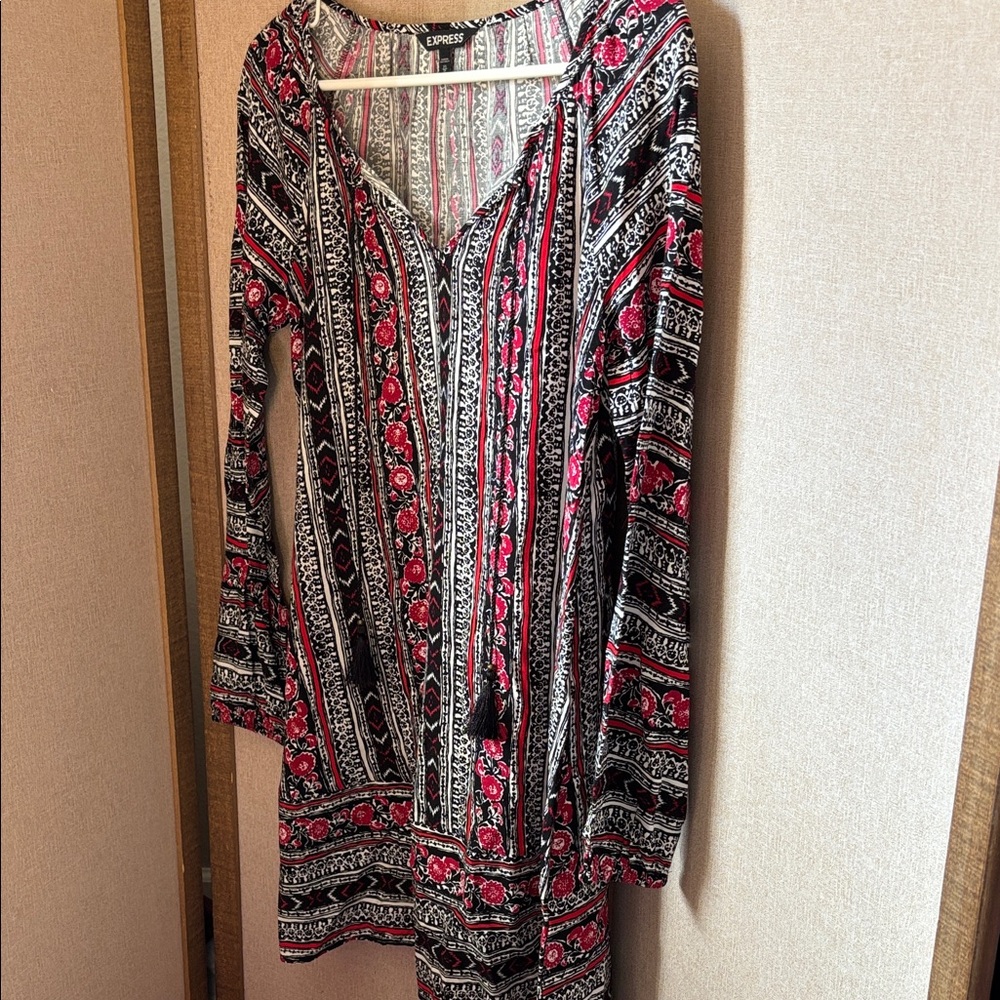 Express Black and Red Patterned Boho Style Dress XS